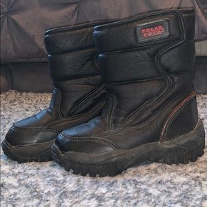 Black Snowboots